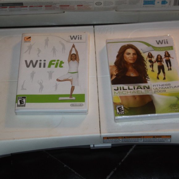 Nintendo Wii Fit Plus with Balance Board 2 GAMES Game In Original Box - Picture 2 of 4